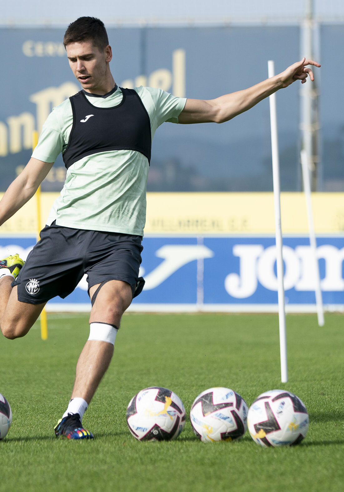 20221025- Entrenamiento Foyth Gerard-002